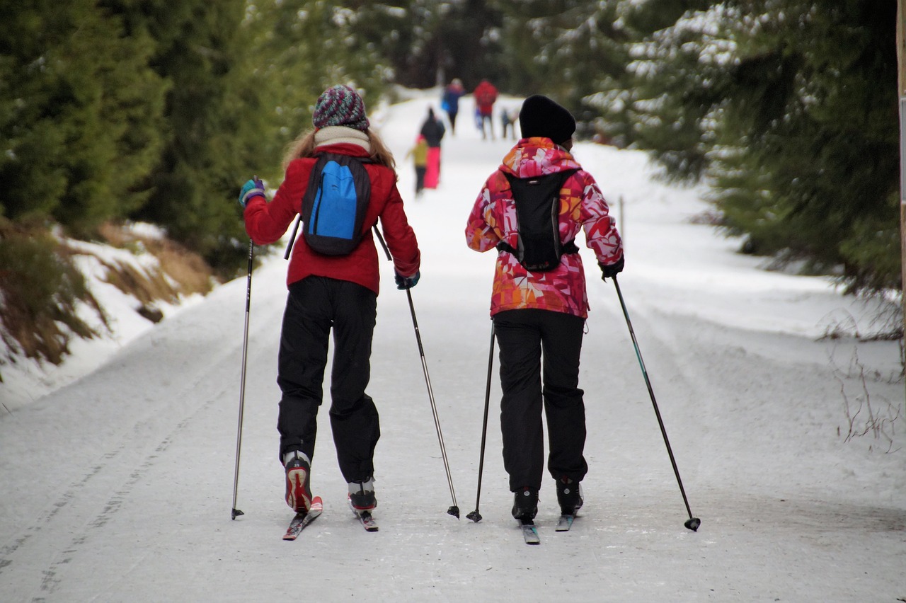 girls, cross-country skiing, nature